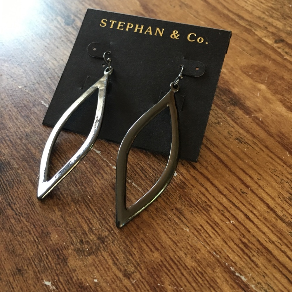NWT NEW ‘Stephan & Co’ Sterling Silver Drop Black Teardrop Chandelier Earrings